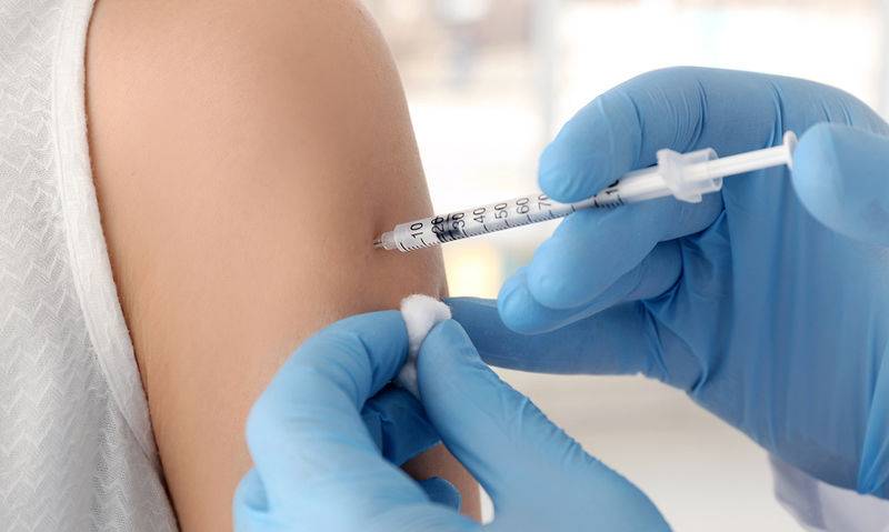 Ασφάλεια και αποτελεσματικότητα της ταυτόχρονης χορήγησης ενός COVID-19 εμβολίου μαζί με το αντιγριπικό εμβόλιο σε ενήλικες στο Ηνωμένο Βασίλειο