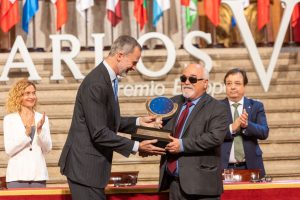 Το βραβείο Carlos V παρέλαβε ο πρόεδρος του European Disability Forum Ιωάννης Βαρδακαστάνης