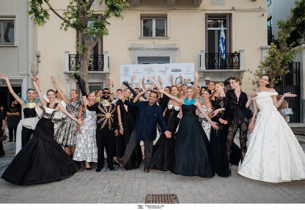 Μαγεία και Λάμψη στο fashion show του Vassili Zoulia στην εμβληματική Διονυσίου Αρεοπαγίτου