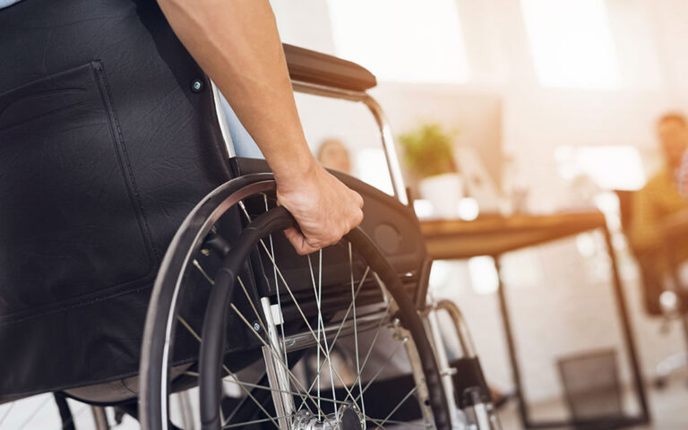 Ξεκινούν οι πρώτες κατ' οίκον αξιολογήσεις για τον Προσωπικό Βοηθό για άτομα με αναπηρία