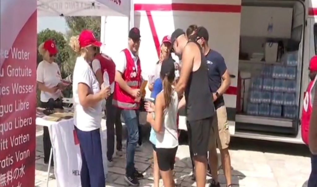 Ο ΕΕΣ υποστήριξε χιλιάδες επισκέπτες της Ακρόπολης εν μέσω καύσωνα