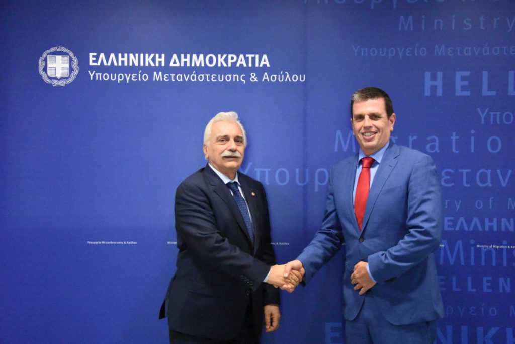 Εθιμοτυπική επίσκεψη του Προέδρου του Ελληνικού Ερυθρού Σταυρού στον Υπουργό Μετανάστευσης και Ασύλου