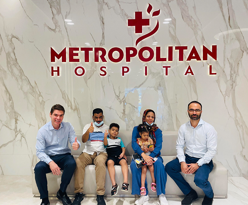 Διπλή επέμβαση σπονδυλικής στήλης σε 6χρονο στο Metropolitan Hospital