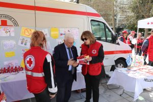 O Ελληνικός Ερυθρός Σταυρός πραγματοποίησε μεγάλη δράση στην Πλατεία Συντάγματος για την Παγκόσμια Ημέρα κατά του σχολικού εκφοβισμού